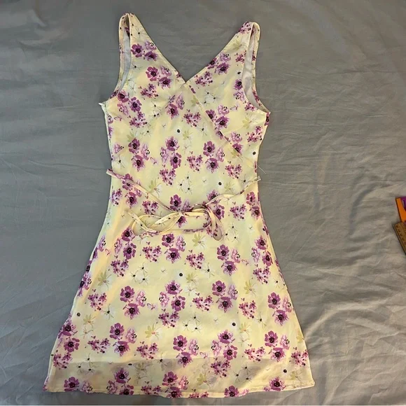 Princess Polly Nellie Mini Dress Yellow Floral 4, V-Neck, Tie Back - Picture 10 of 13